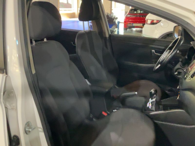 Kia Carens 1.7 CRDi Concept — zdjęcie 11