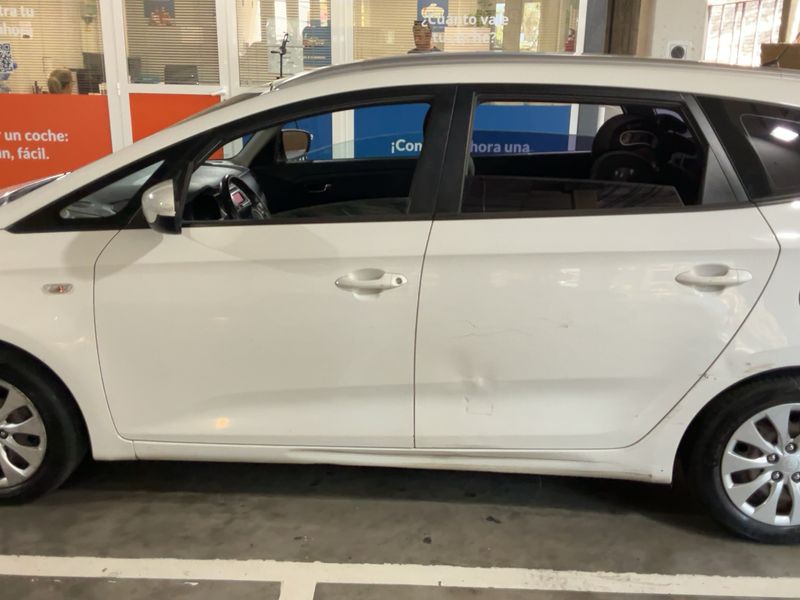 Kia Carens 1.7 CRDi Concept — zdjęcie 4