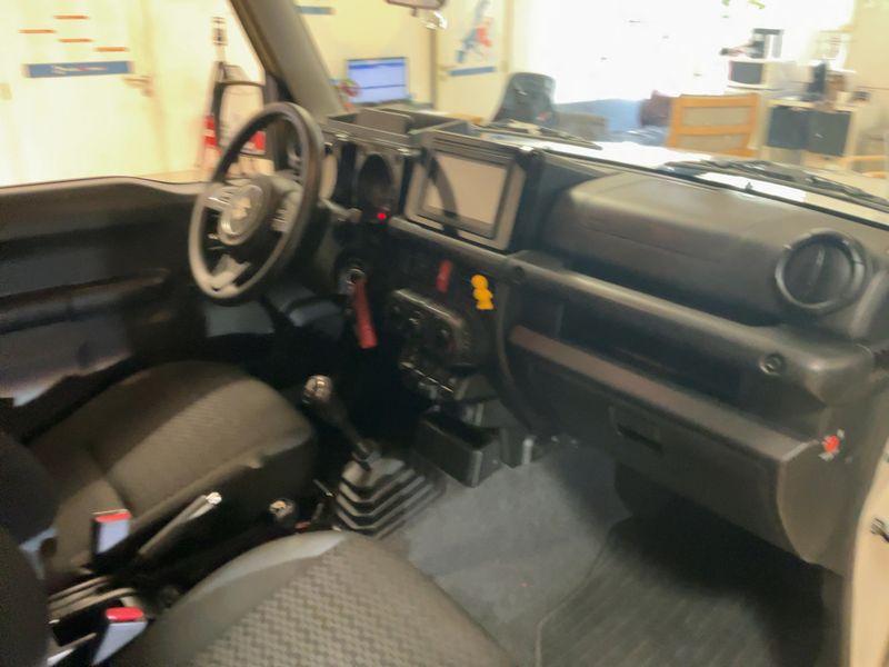 Suzuki Jimny 1.5 Comfort Allgrip NFZ 2022 – снимка 17