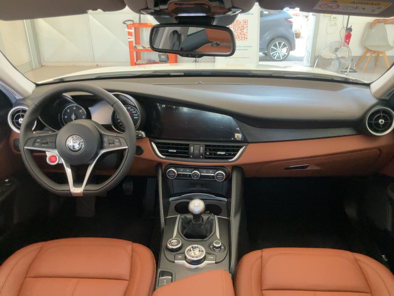 Alfa Romeo Giulia 2.2 JTDM Super — zdjęcie 12