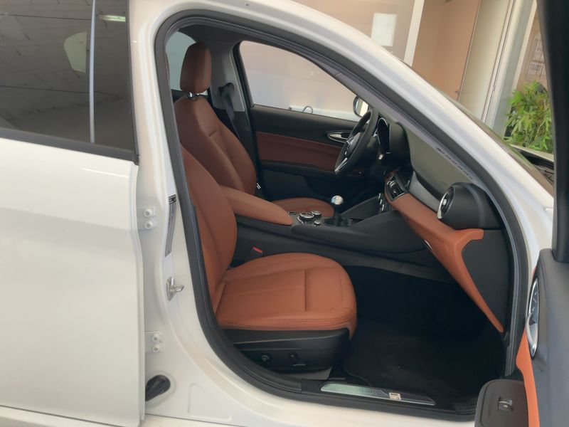 Alfa Romeo Giulia 2.2 JTDM Super — zdjęcie 11