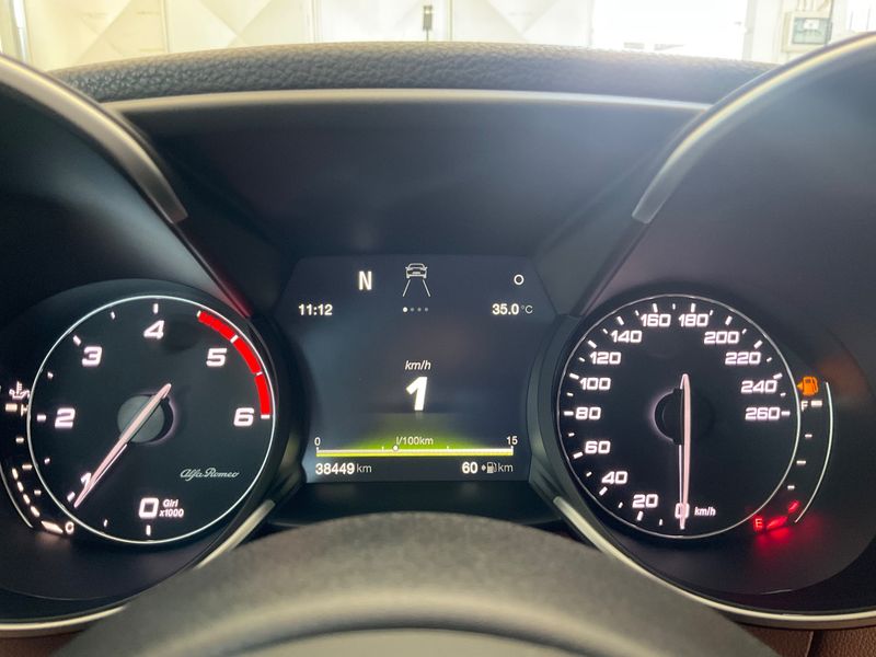 Alfa Romeo Giulia 2.2 JTDM Super — zdjęcie 13