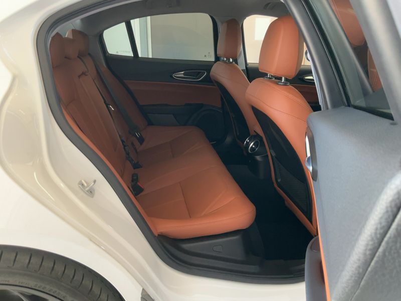Alfa Romeo Giulia 2.2 JTDM Super — zdjęcie 14