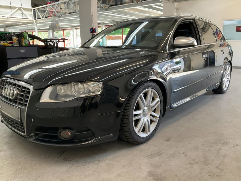 Audi S4 4.2 V8 quattro — zdjęcie 2
