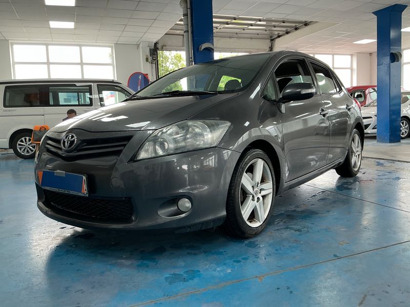 Toyota Auris 1.6 Club — zdjęcie 1