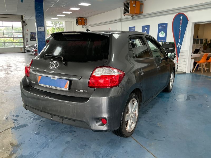 Toyota Auris 1.6 Club — zdjęcie 2