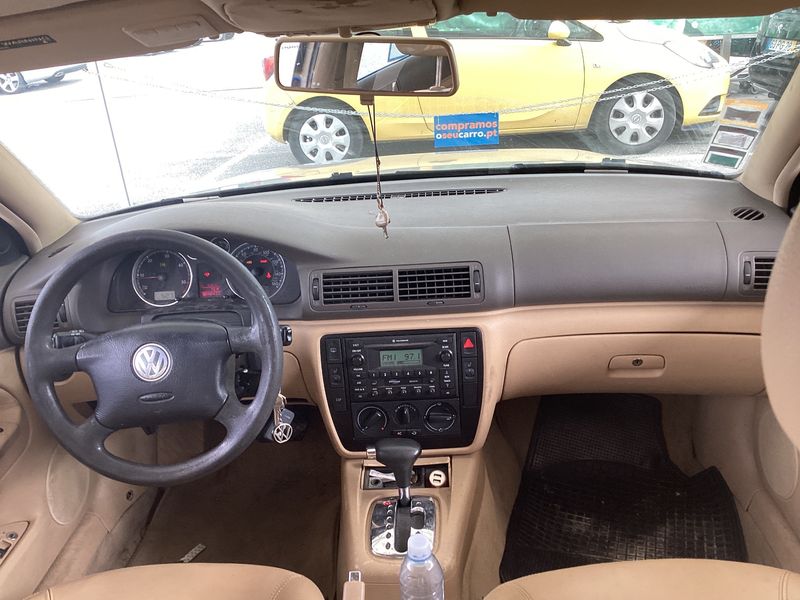 Volkswagen Passat 2.0 TDI Comfortline — zdjęcie 12