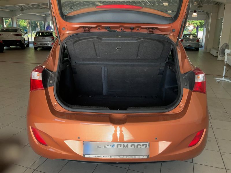 Hyundai i30 1.6 CRDi YES! — zdjęcie 10