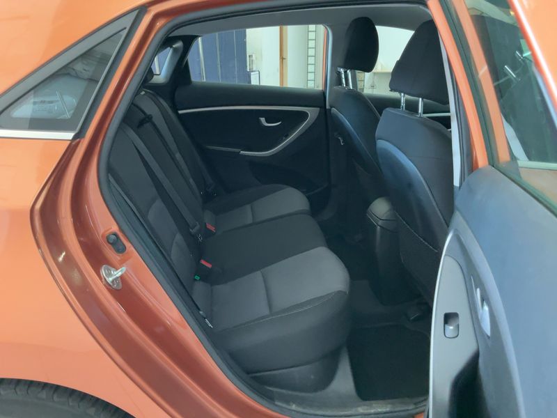 Hyundai i30 1.6 CRDi YES! — zdjęcie 14