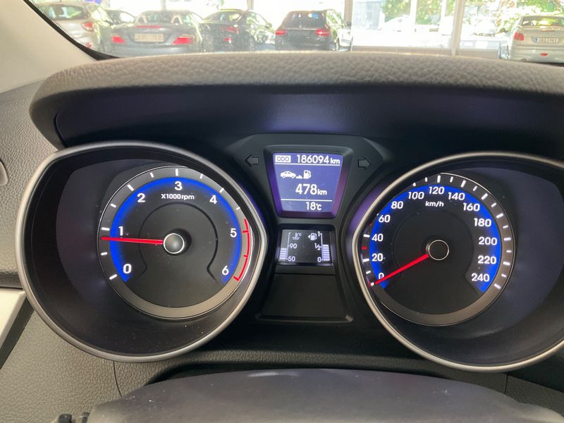 Hyundai i30 1.6 CRDi YES! — zdjęcie 13