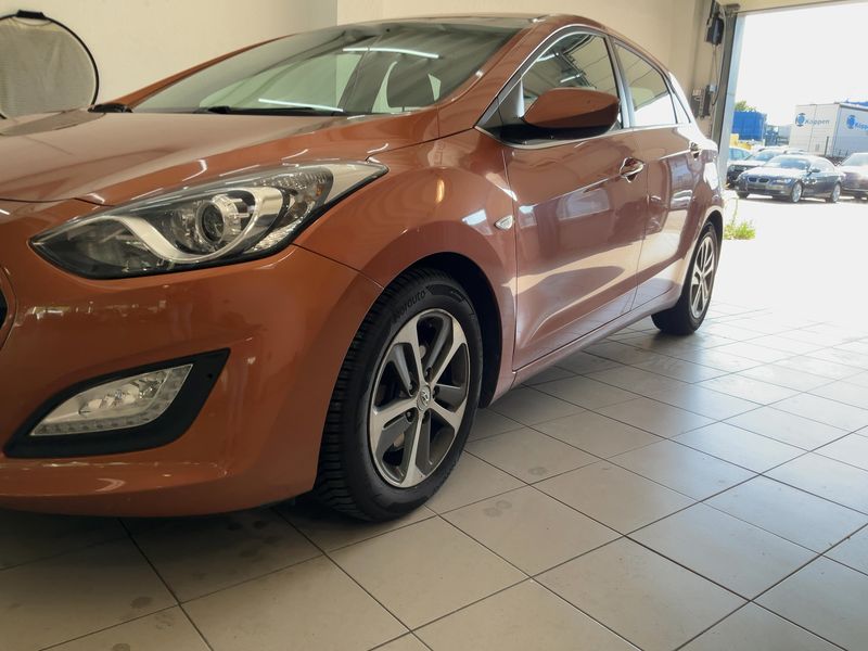 Hyundai i30 1.6 CRDi YES! — zdjęcie 2