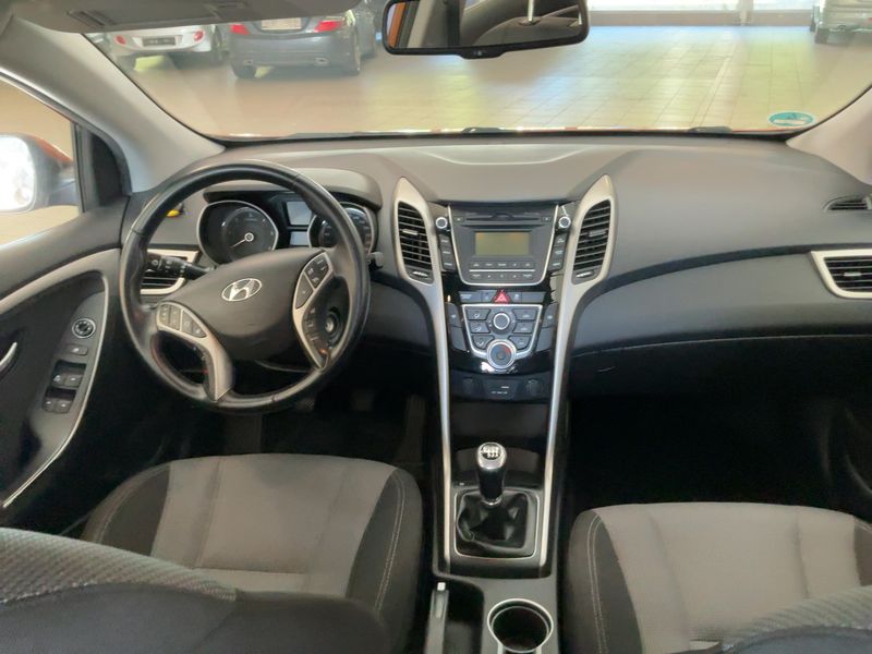 Hyundai i30 1.6 CRDi YES! — zdjęcie 12