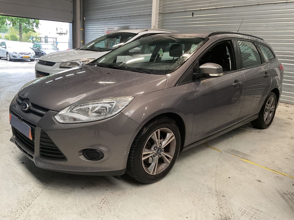 Ford Focus 2014 — photo 1