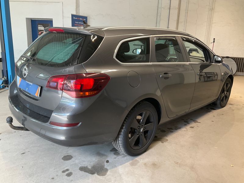 Opel Astra 2.0 CDTI Sport — zdjęcie 2