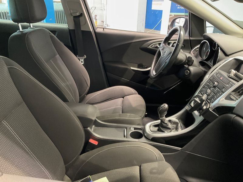 Opel Astra 2.0 CDTI Sport — zdjęcie 3