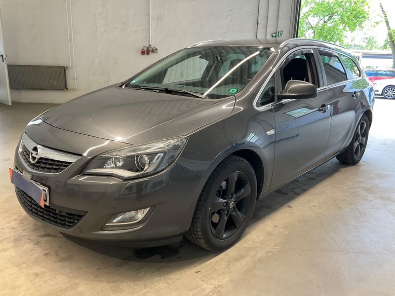 Opel Astra 2.0 CDTI Sport — zdjęcie 1