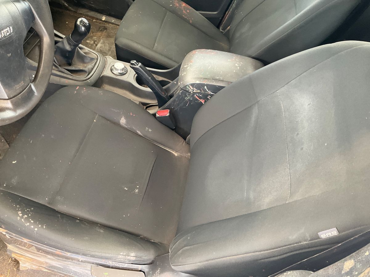 Isuzu D-MAX 2019 — photo 27