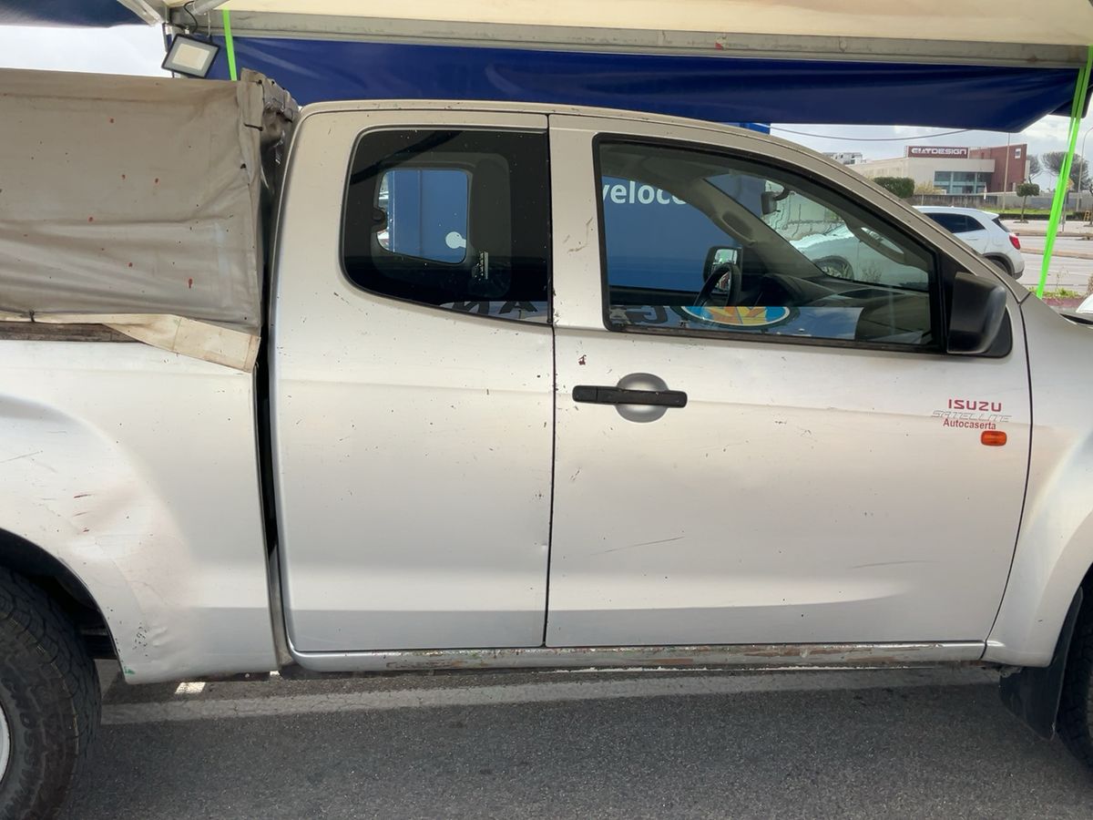 Isuzu D-MAX 2019 — photo 11