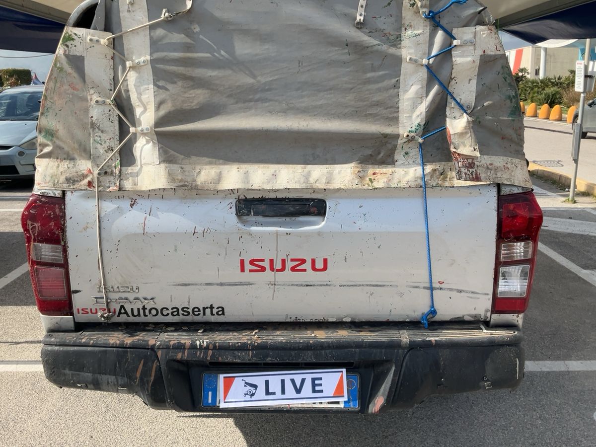 Isuzu D-MAX 2019 — photo 16