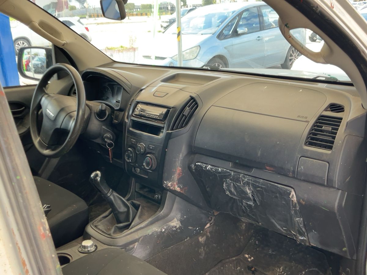 Isuzu D-MAX 2019 — photo 18