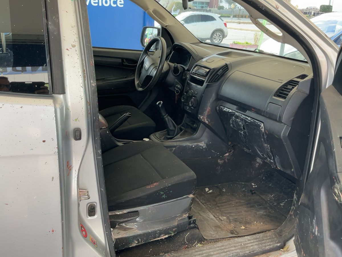 Isuzu D-MAX 2019 — photo 17