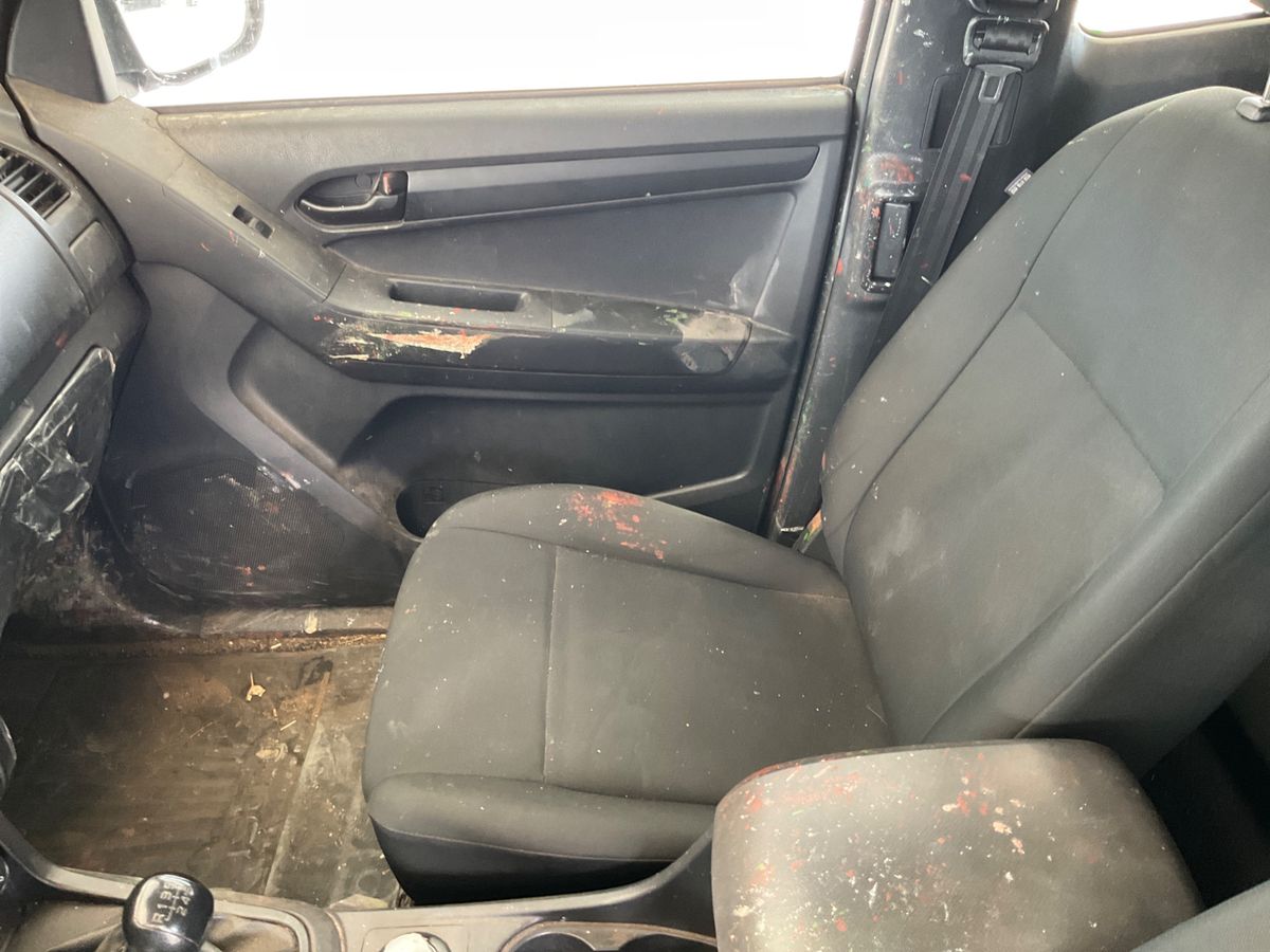Isuzu D-MAX 2019 — photo 28