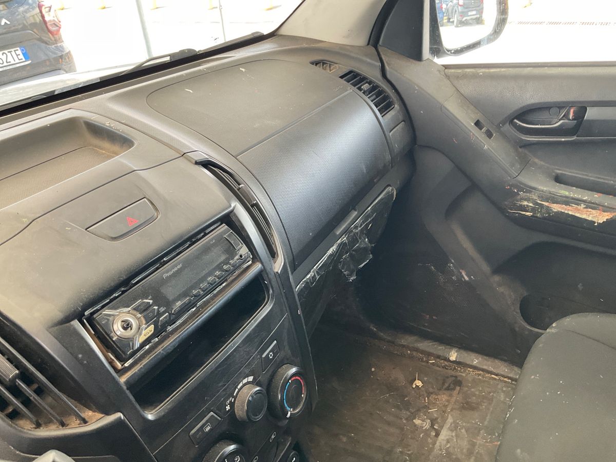 Isuzu D-MAX 2019 — photo 30