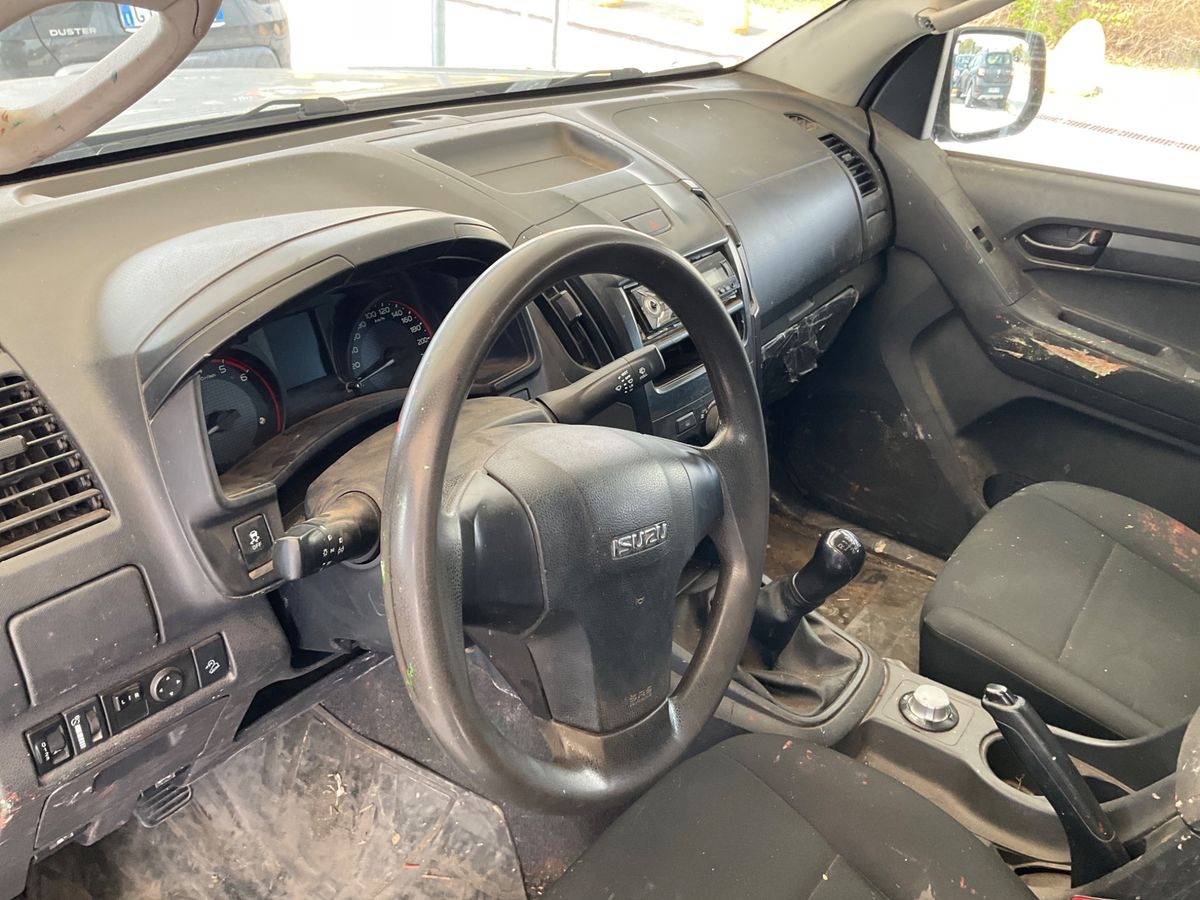 Isuzu D-MAX 2019 — photo 29