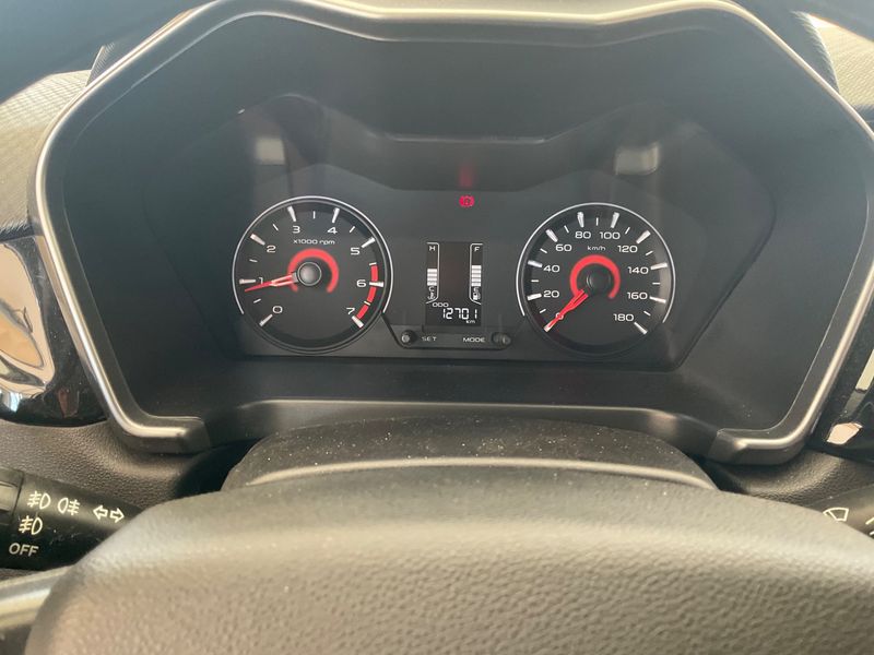Mahindra KUV 100 1.2 K8 — zdjęcie 13