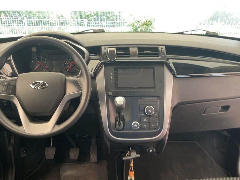 Mahindra KUV 100 1.2 K8 — zdjęcie 12