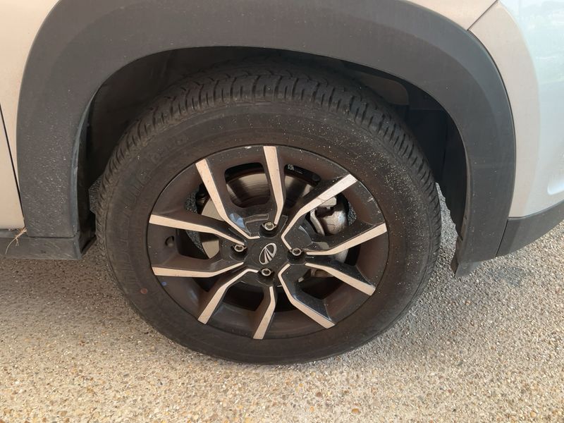 Mahindra KUV 100 1.2 K8 2023 – снимка 11