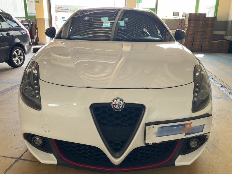 Alfa Romeo Giulietta 1.6 JTD Super — zdjęcie 9