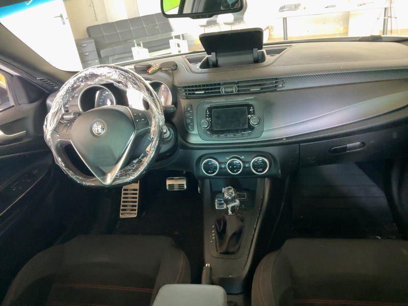 Alfa Romeo Giulietta 1.6 JTD Super — zdjęcie 12