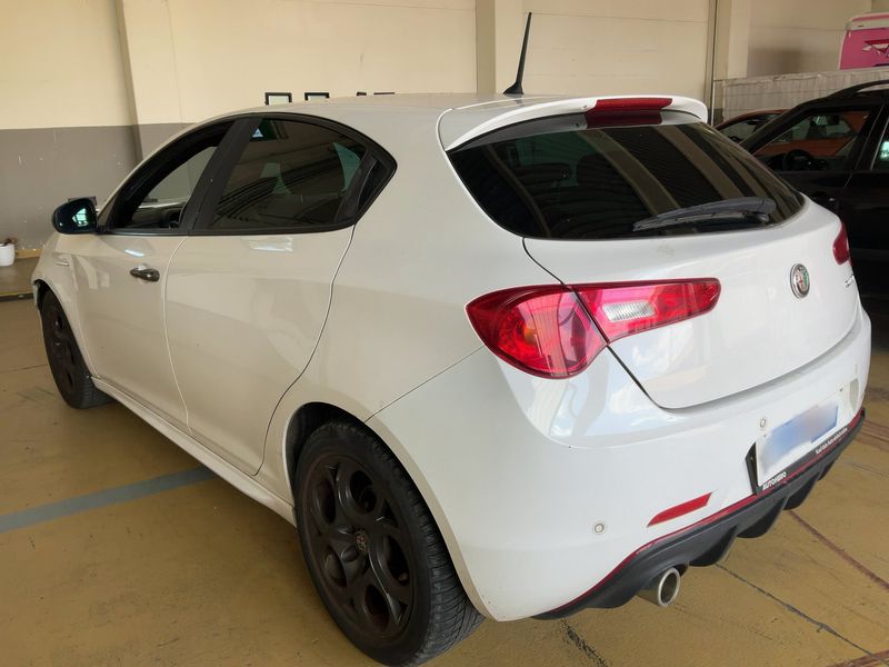 Alfa Romeo Giulietta 1.6 JTD Super — zdjęcie 3