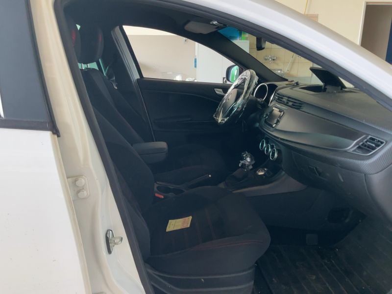 Alfa Romeo Giulietta 1.6 JTD Super — zdjęcie 11