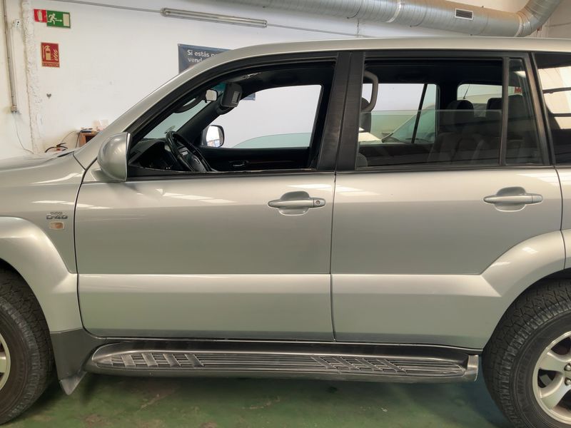 Toyota Land Cruiser 3.0 D-4D VX — zdjęcie 4