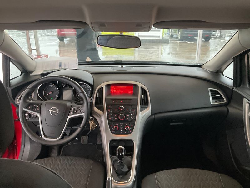 Opel Astra 1.7 CDTI Selective — zdjęcie 12