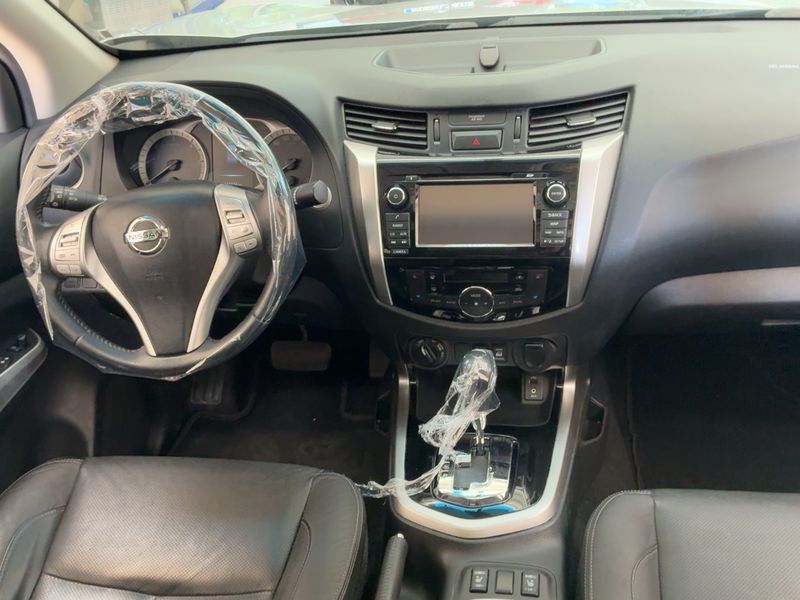 Nissan Navara NP-300 2.3 dCi Optima Double Cab 4x4 — zdjęcie 12