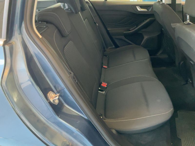 Ford Focus 1.5 TDCi EcoBlue Business — zdjęcie 14