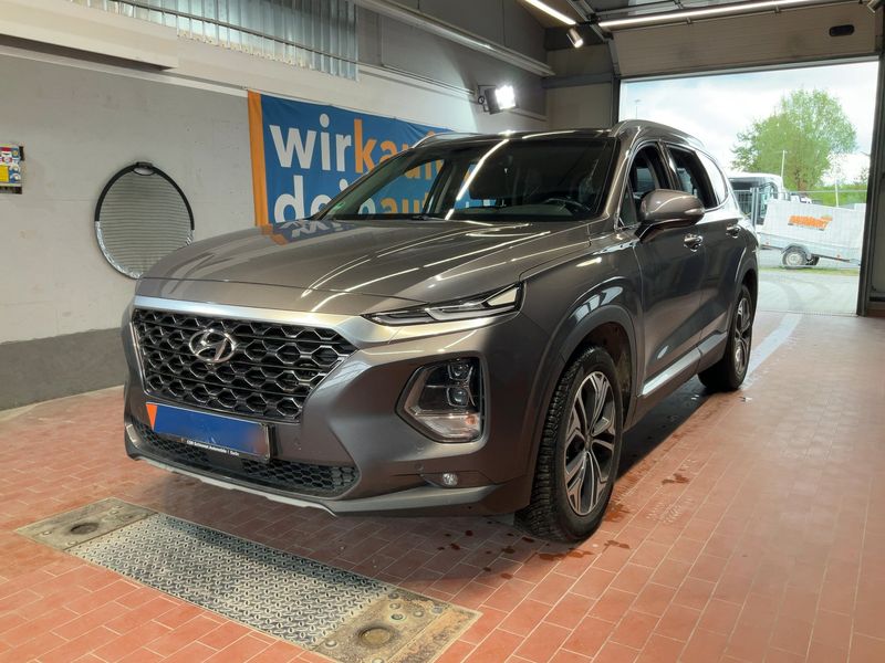 Hyundai Santa