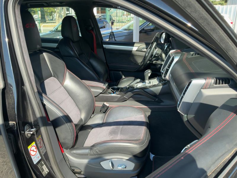 Porsche Cayenne GTS — zdjęcie 11