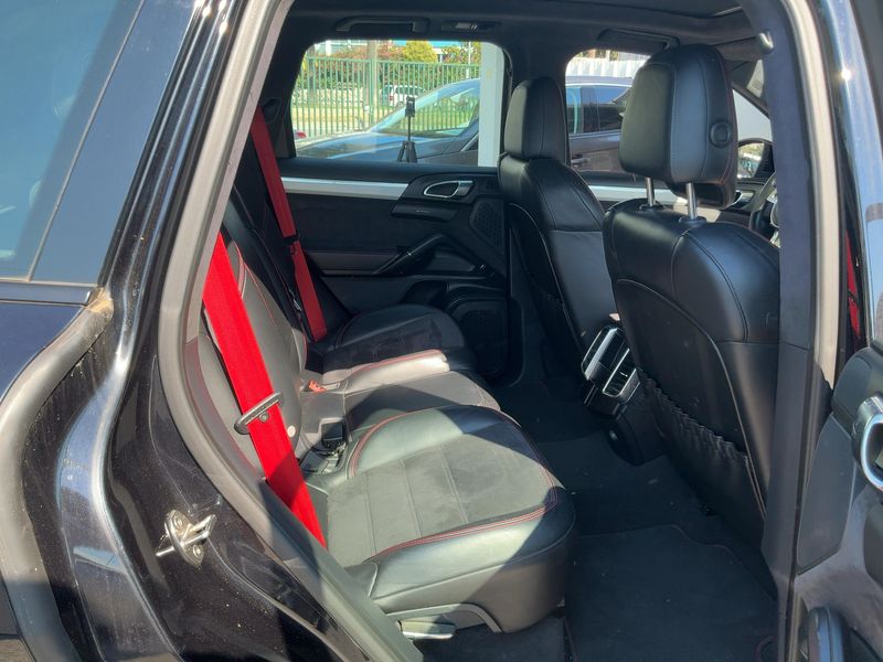 Porsche Cayenne GTS — zdjęcie 14
