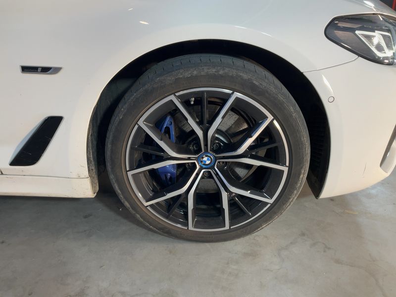 BMW 5er 530e xDrive M Sport 2022 – снимка 11