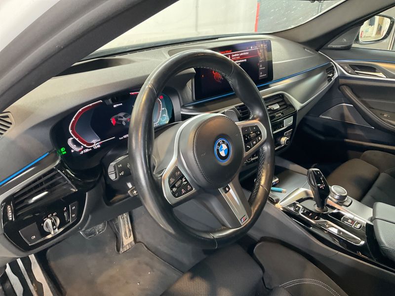 BMW 5er 530e xDrive M Sport 2022 – снимка 24