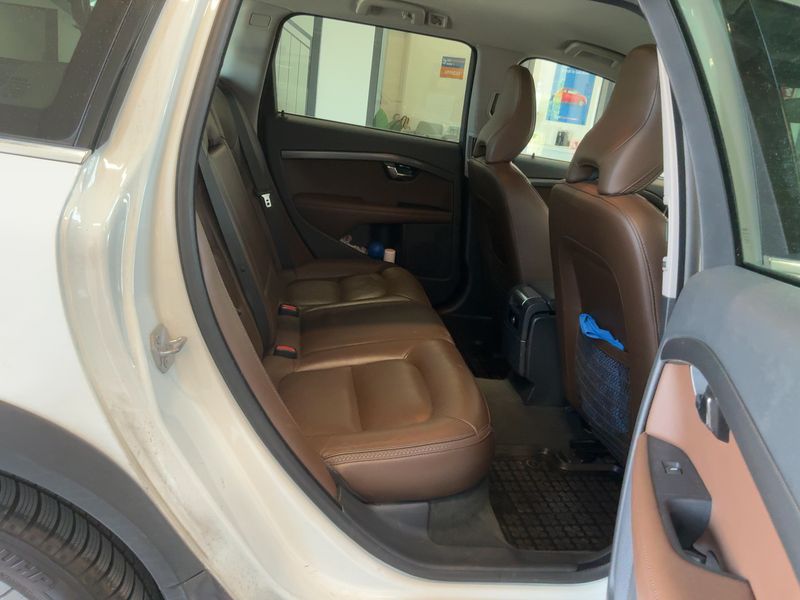 Volvo XC70 2.4 D4 Summum AWD — zdjęcie 14