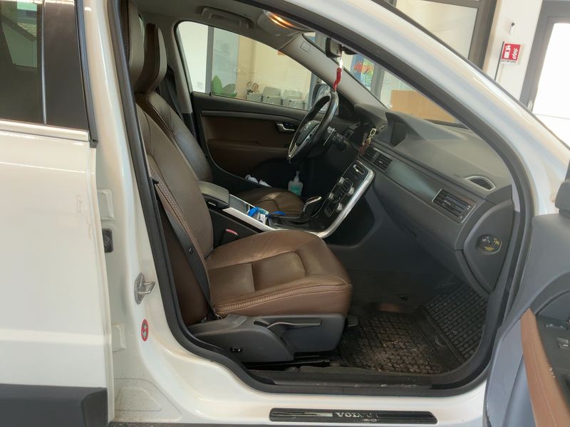 Volvo XC70 2.4 D4 Summum AWD — zdjęcie 11