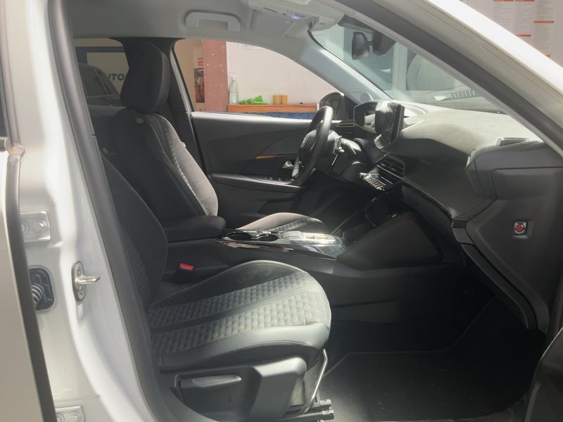 Peugeot 2008 1.5 Blue-HDi Road Trip 2022 – снимка 16