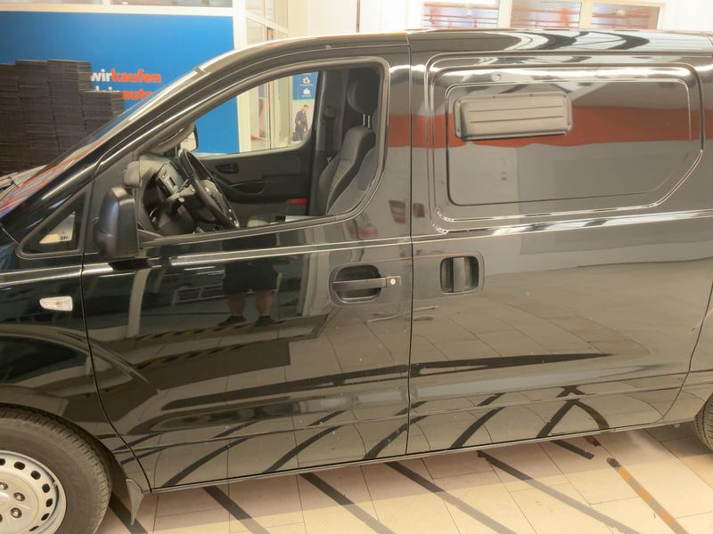 Hyundai H1 2.5 CRDi Cargo Profi — zdjęcie 4