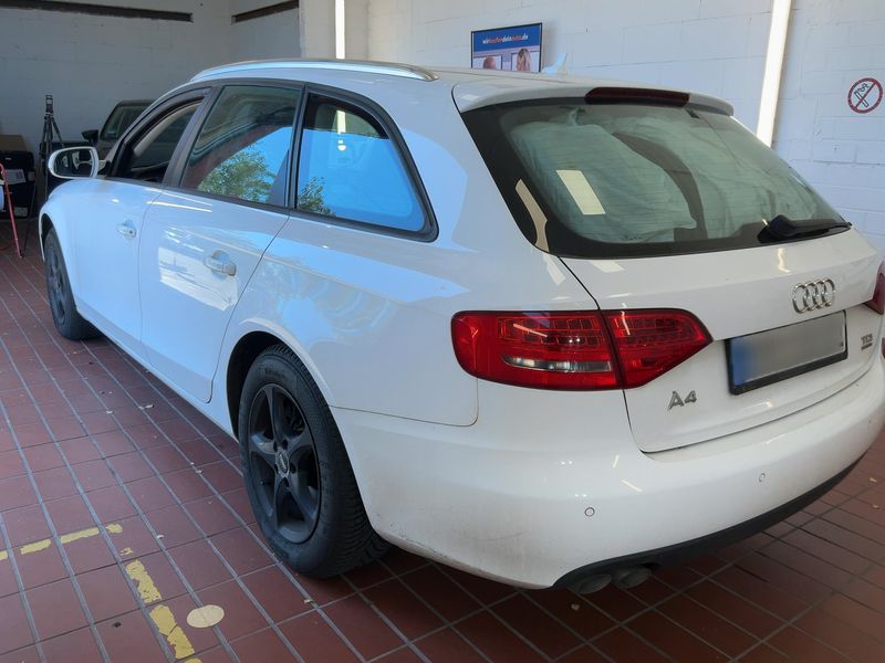 Audi A4 2.0 TDI quattro Attraction 2011 – снимка 6