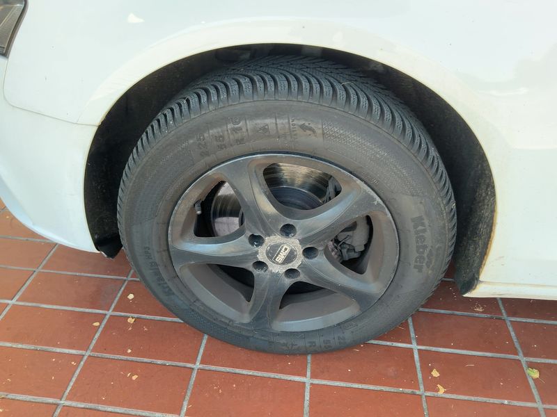 Audi A4 2.0 TDI quattro Attraction 2011 – снимка 3